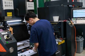EDM Injection Molding vs CNC Machining: How Precision EDM Machining Improves Modern Mold Manufacturing