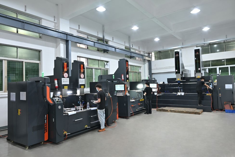 How Does Low Volume Injection Molding Help Reduce Production Risks?